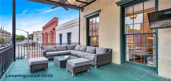 633 Tchoupitoulas St APT 1 New Orleans Louisiana, 70130 | Warehouse District Gem with Massive Parade Route Balcony