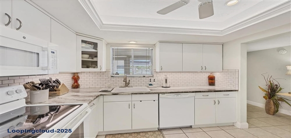 3941 GLEN OAKS DRIVE E #32 Sarasota Florida, 34232 | Lakeview Villa