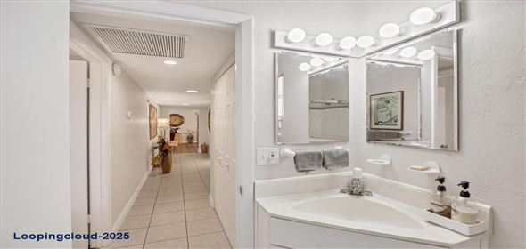 3941 GLEN OAKS DRIVE E #32 Sarasota Florida, 34232 | Lakeview Villa