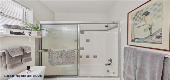 3941 GLEN OAKS DRIVE E #32 Sarasota Florida, 34232 | Lakeview Villa