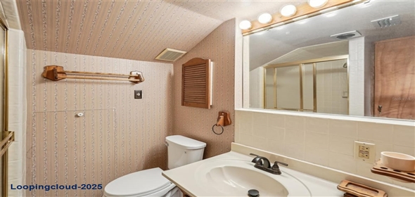 4307 WOODMANS CHART #132 Sarasota Florida, 34235 | Beautifully Updated Home