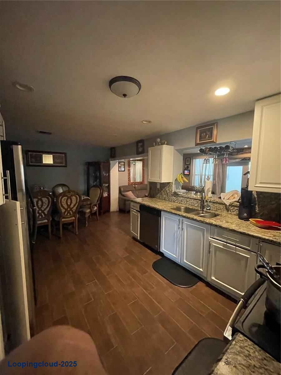 Beautiful 5-Bedroom Home Steps from the Beach