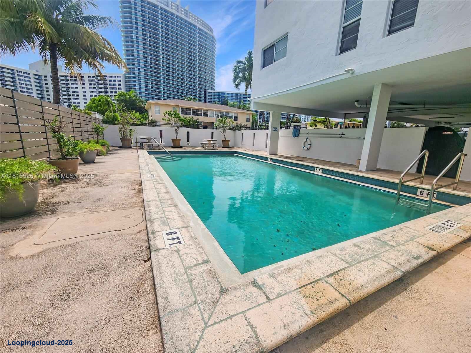 Charming 1-Bedroom Condo with Den in South Beach