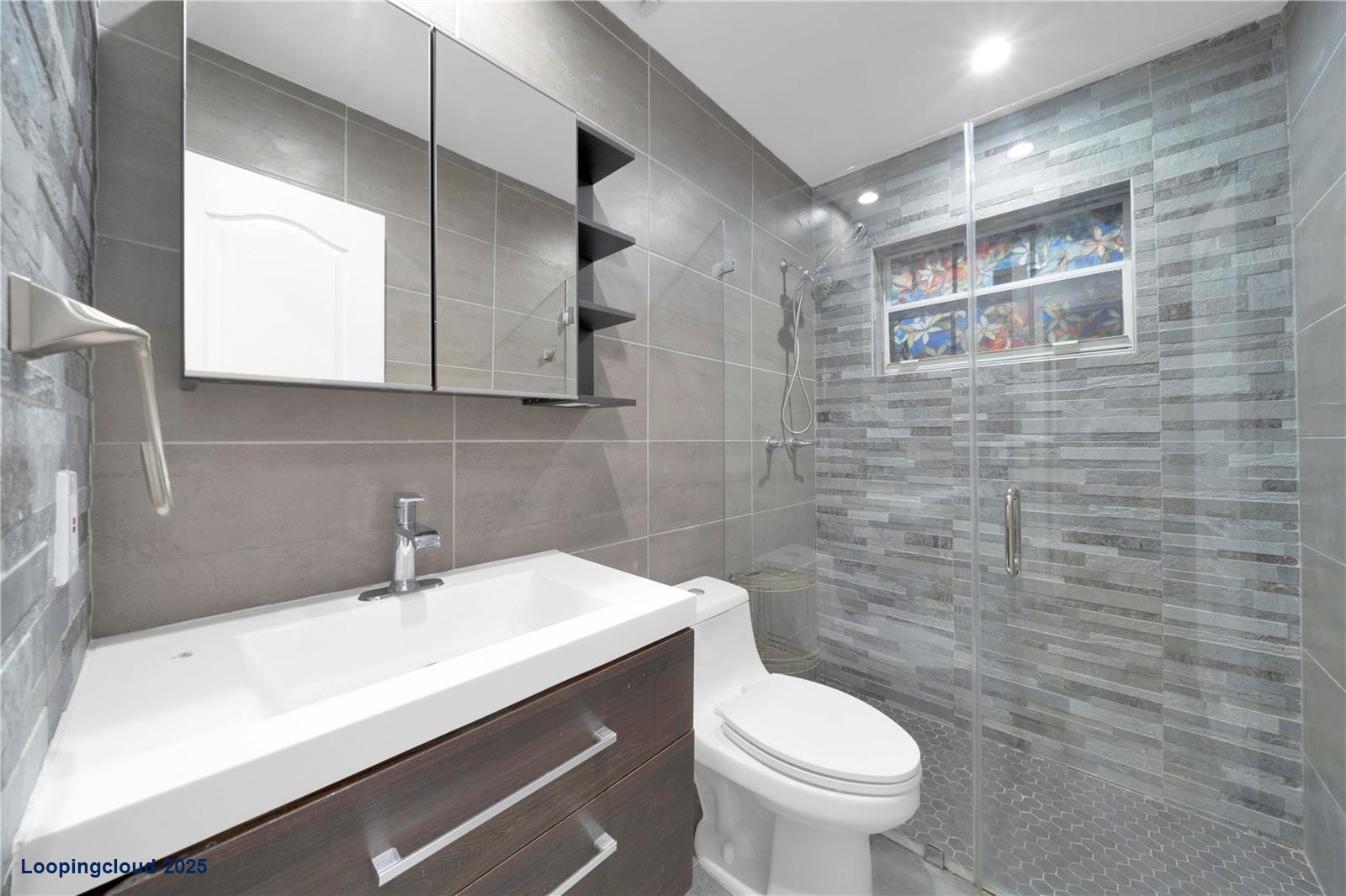 Remodeled 2-Bedroom Home for Rent in Pembroke Pines with Spacious Backyard