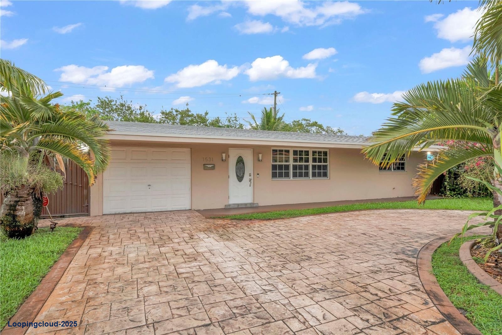 Remodeled 2-Bedroom Home for Rent in Pembroke Pines with Spacious Backyard