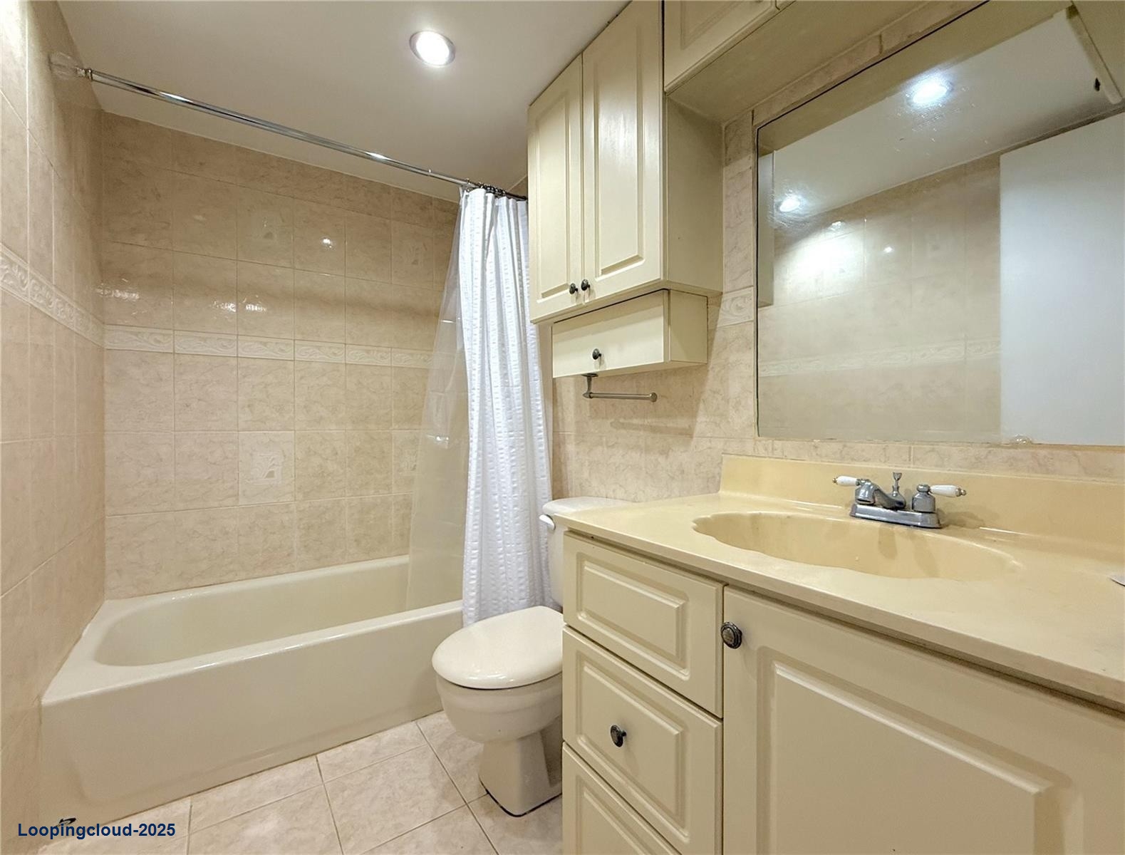 Top-Floor 2BD/2BA Condo with Lake Views in Gated Lakeshore Community