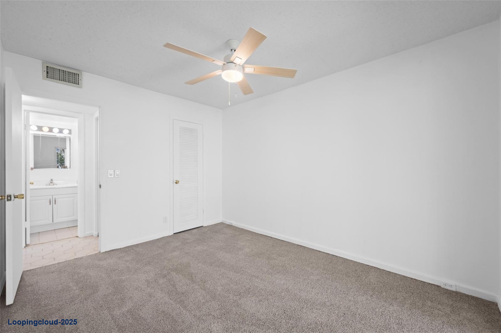 Beautifully Renovated 2-Bedroom Corner Unit with Lake Views & Resort-Style Amenities