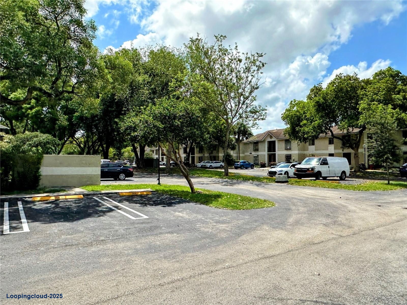 Comfortable Living in Gardens Dr – 1BR Condo for Rent