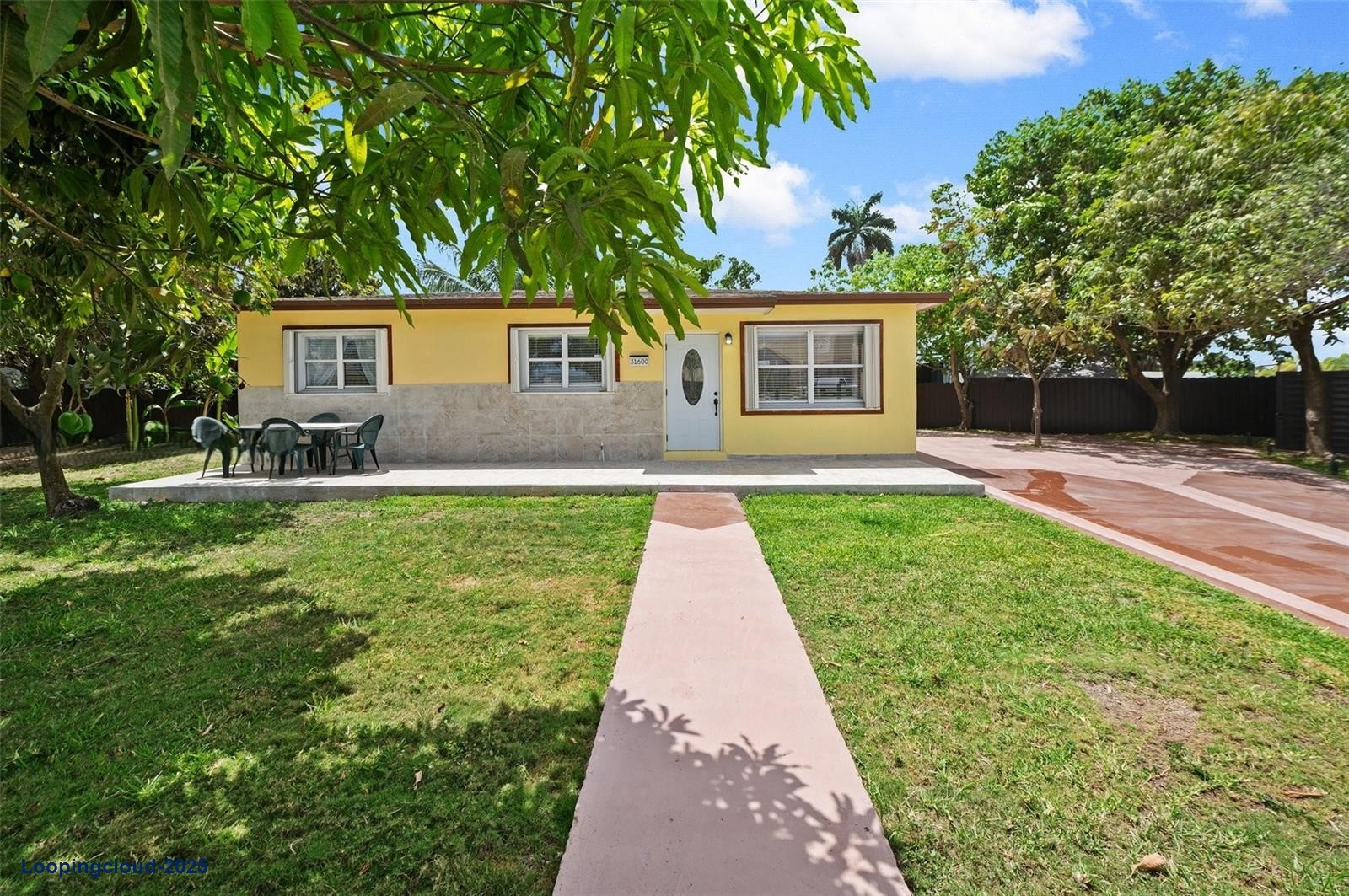 Remodeled Corner Lot Gem Near the Florida Keys