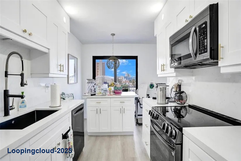 Stunning Fully Remodeled Condo at Summit Towers – Steps from Hollywood Beach
