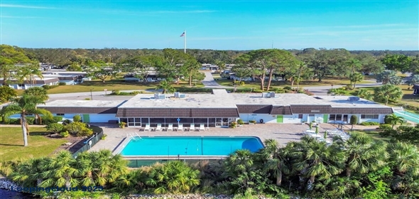 3990 OVERLOOK BEND #19 Sarasota Florida, 34232 | Beautifully Updated Villa