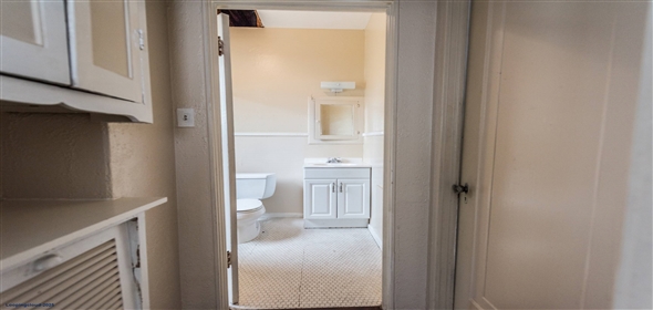 329 WEST HUISACHE AVENUE Olmos Park Texas, 78212 | Charming 12-unit Apartment Building