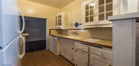 329 WEST HUISACHE AVENUE Olmos Park Texas, 78212 | Charming 12-unit Apartment Building