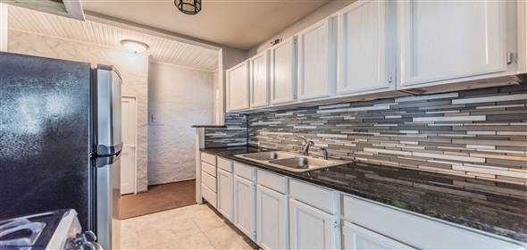 329 WEST HUISACHE AVENUE Olmos Park Texas, 78212 | Charming 12-unit Apartment Building