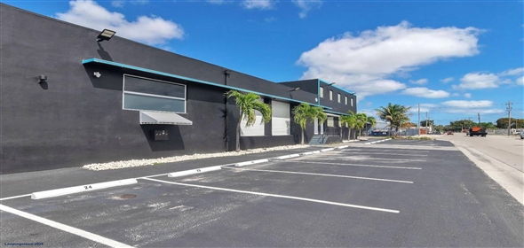 2901 NW 34th St Miami Florida, 33142 | Modern Warehouse with Glass Showroom