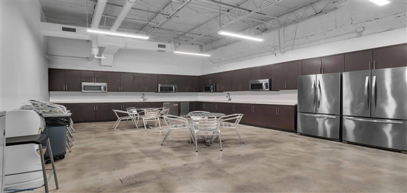 2901 NW 34th St Miami Florida, 33142 | Modern Warehouse with Glass Showroom