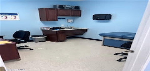 200 W College Ave Devine Texas, 78016 | Exclusive Property for Lease