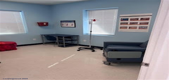 200 W College Ave Devine Texas, 78016 | Exclusive Property for Lease