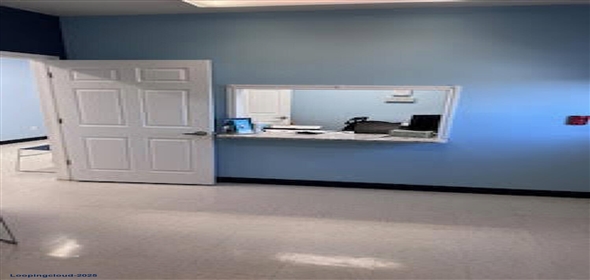 200 W College Ave Devine Texas, 78016 | Exclusive Property for Lease