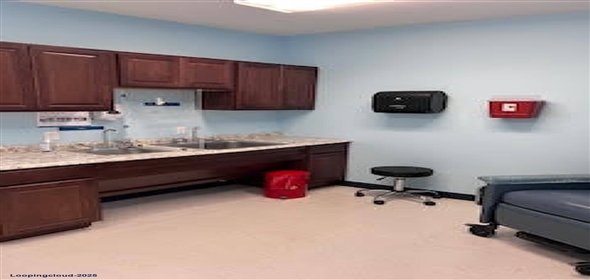 200 W College Ave Devine Texas, 78016 | Exclusive Property for Lease