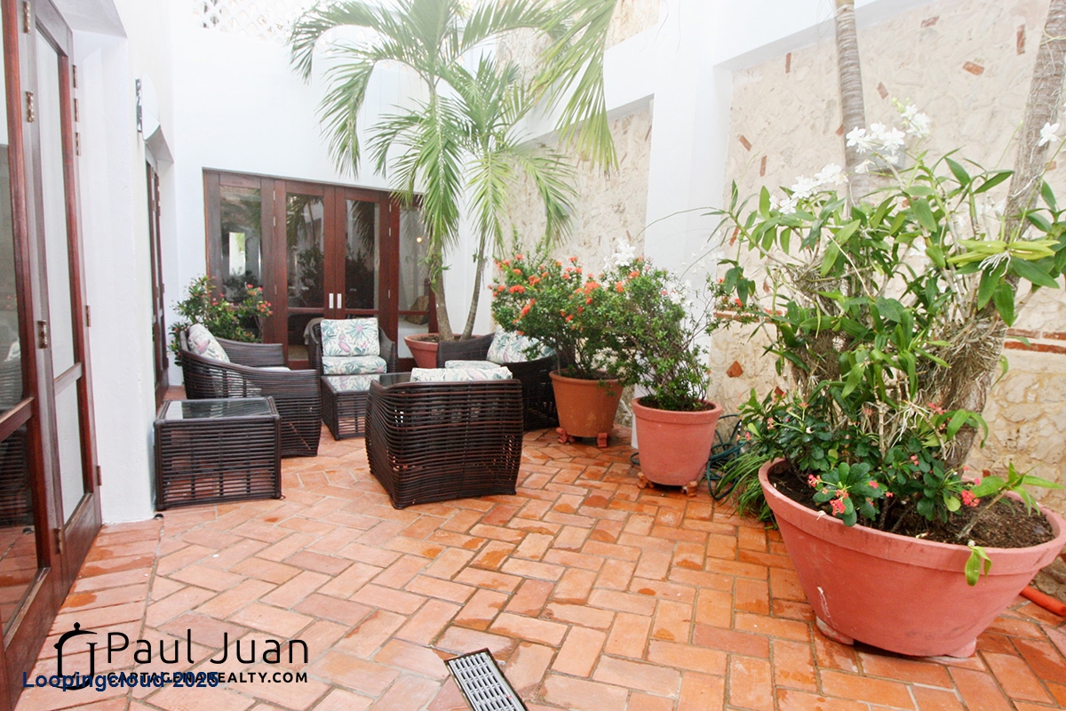 Majestic colonial ambiance apartment