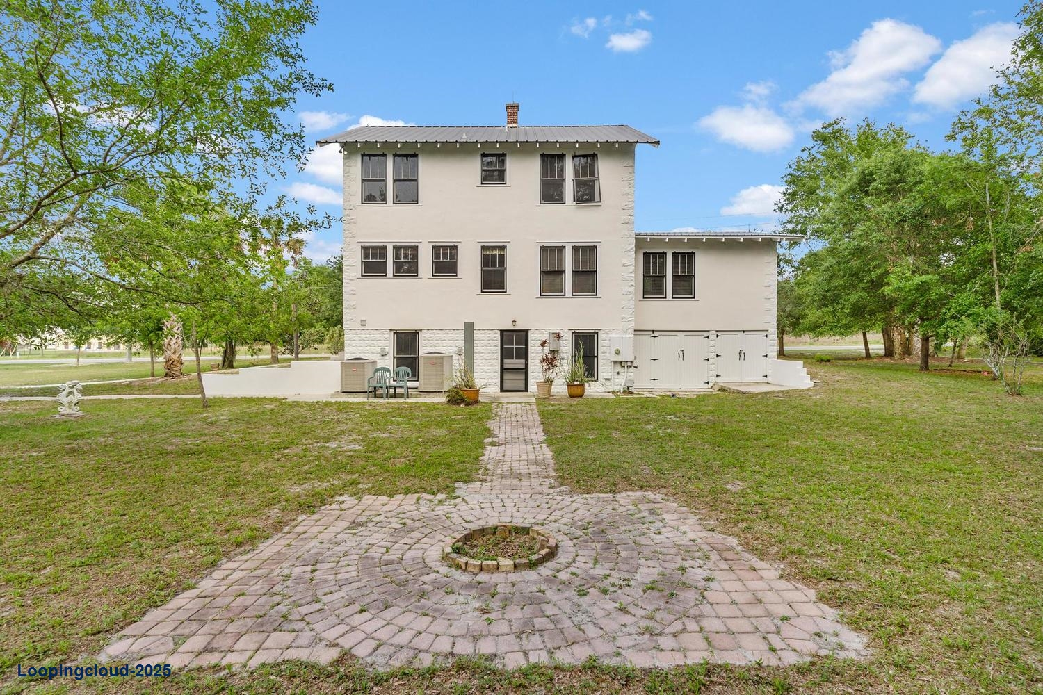 Office & Detached Garage/Workshop For Lease