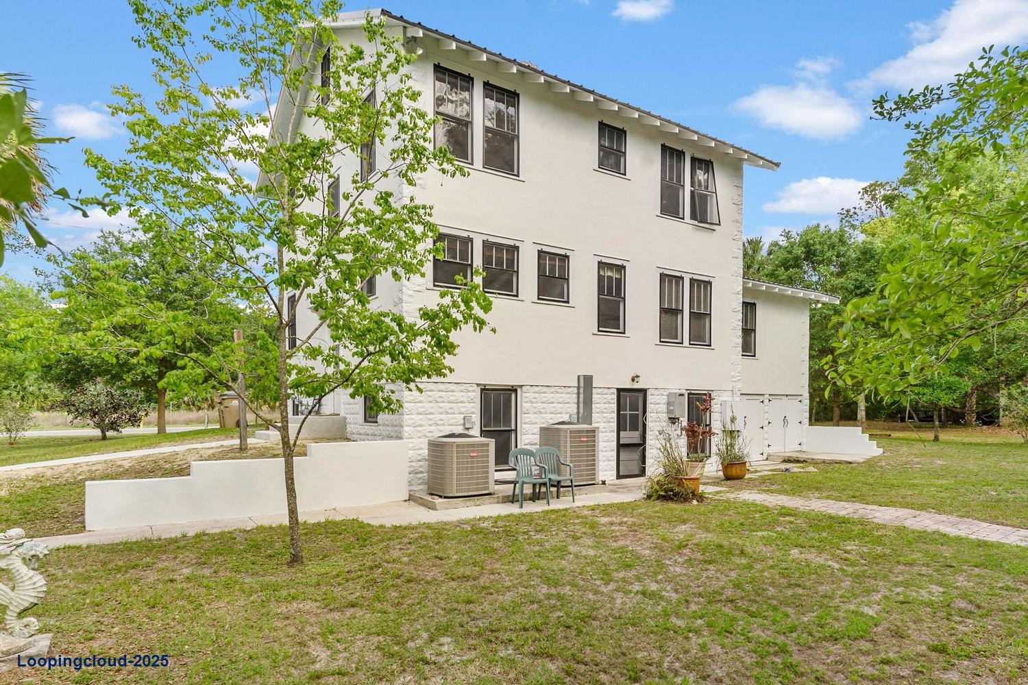 Office & Detached Garage/Workshop For Lease