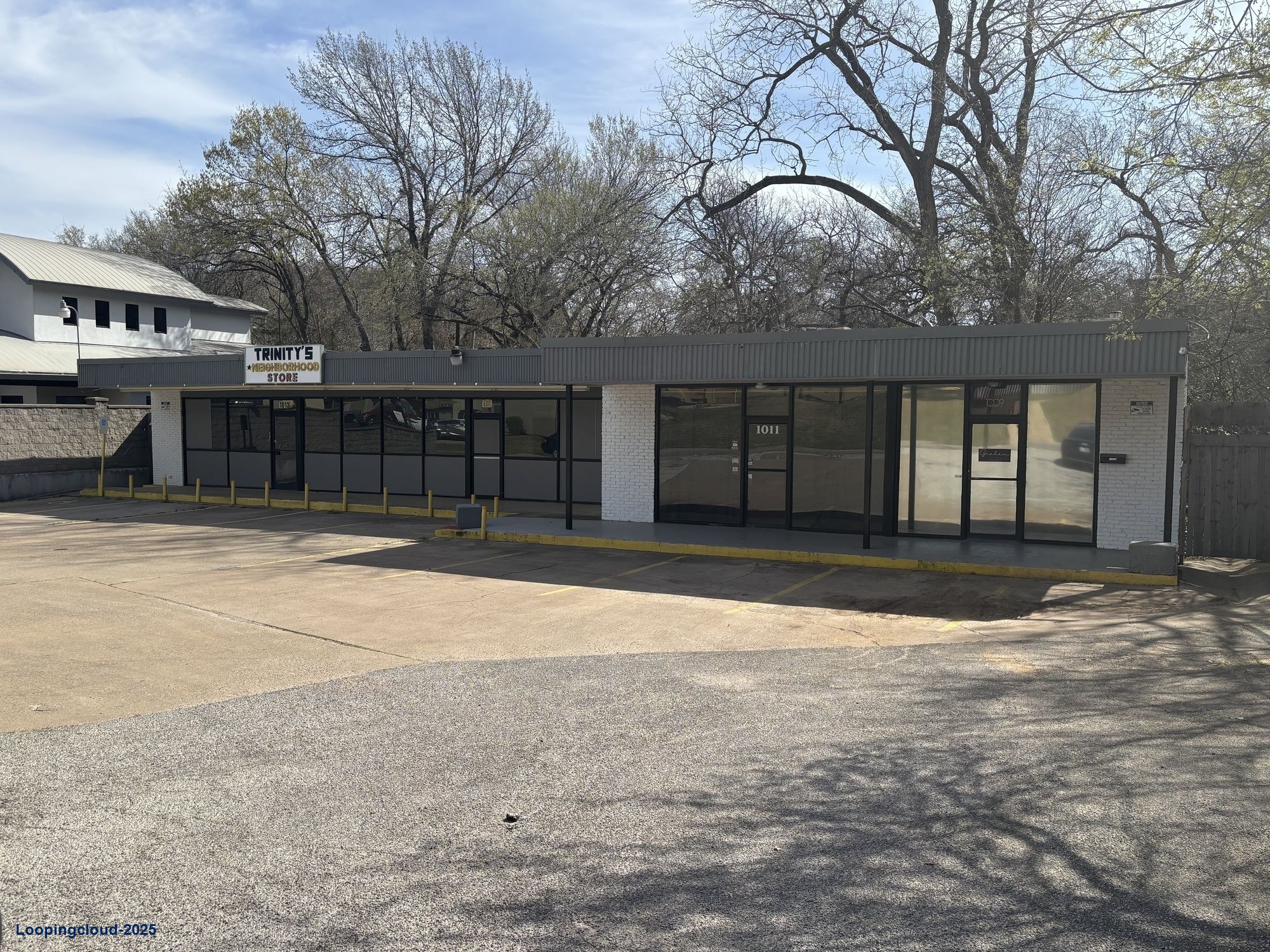 1009 N Bowen Rd