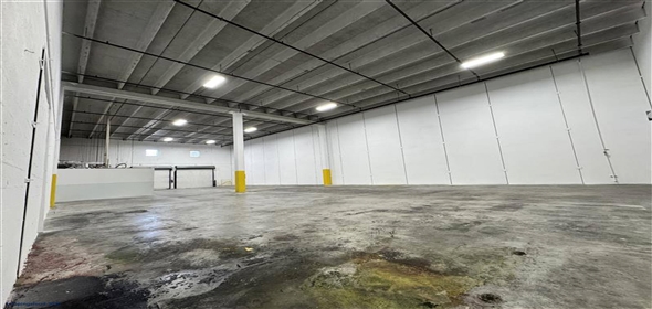 8700 NW 100th St Medley Florida, 33178 | Beautiful Warehouse Office