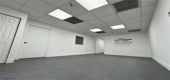 8700 NW 100th St Medley Florida, 33178 | Beautiful Warehouse Office