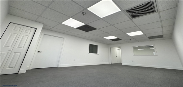 8700 NW 100th St Medley Florida, 33178 | Beautiful Warehouse Office