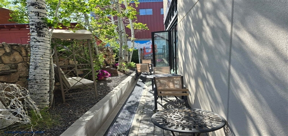 200 South San Francisco Street Flagstaff Arizona, 86001 | Fully Equipped Turn‑Key Coffee Lounge