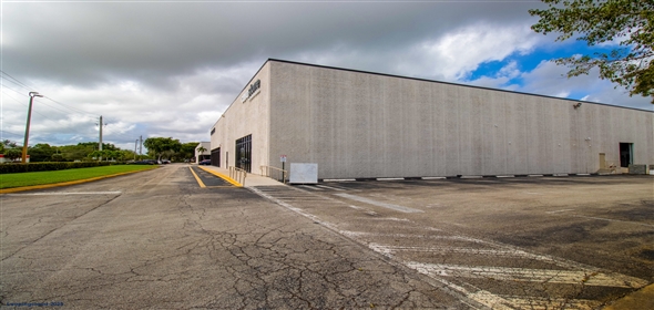1377 CLINT MOORE RD Boca Raton Florida, 33487 | Warehouse 18,000 Sq Ft
