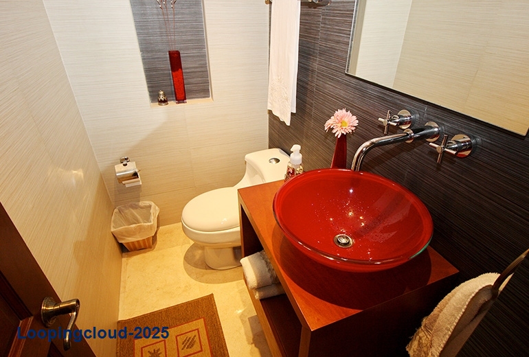 Alcazar Apartment 202