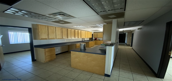 56 Hilltop Village Center Drive Eureka Missouri, 63025 | Former Urgent Care/Fast Food Restaurant | High Visibility Location |2,352 SF | 26,572 SF Lot