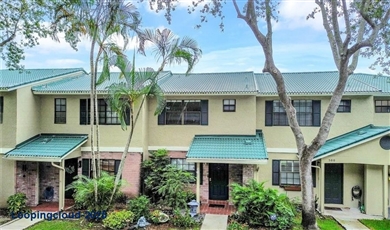  Townhouse in 502 Westree Ln, Plantation