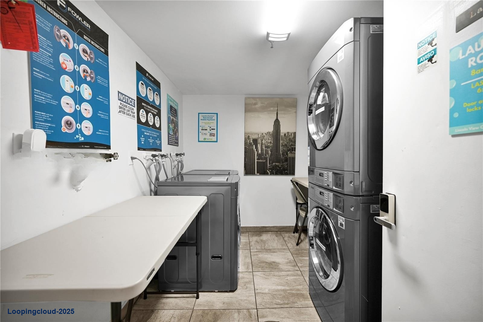 1559 Michigan Ave # 303