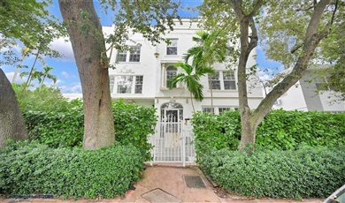 1559 Michigan Ave # 303
