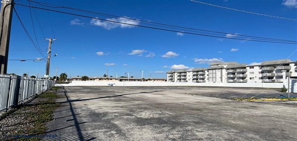 4385 NW 7TH ST Miami Florida, 33126 | MIAMI CAR DEALER LOT FOR RENT. CORNER LOT AUTOMOTIVE PROPERTY FOR LEASE. CAR DEALERSHIP AVAILABLE..