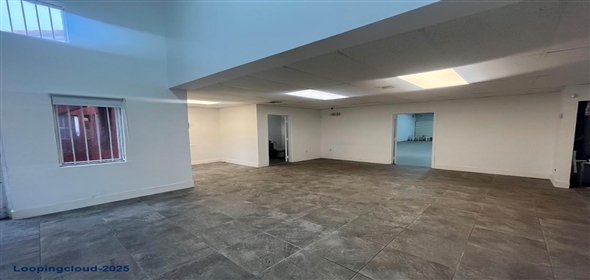 7400 NW 7th St MIAMI, FL 33126-2942 Miami Florida, 33126 | Beautiful Warehouse Office