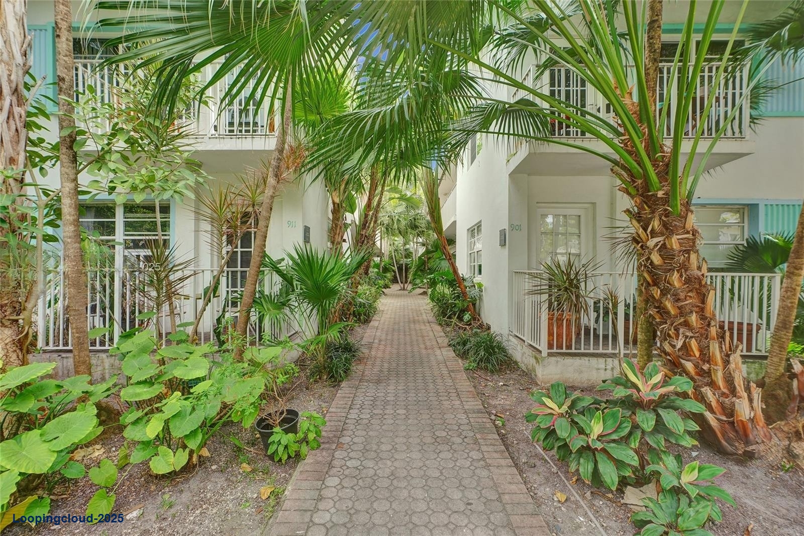Renovated Art Deco Studio with Private Courtyard in South Beach