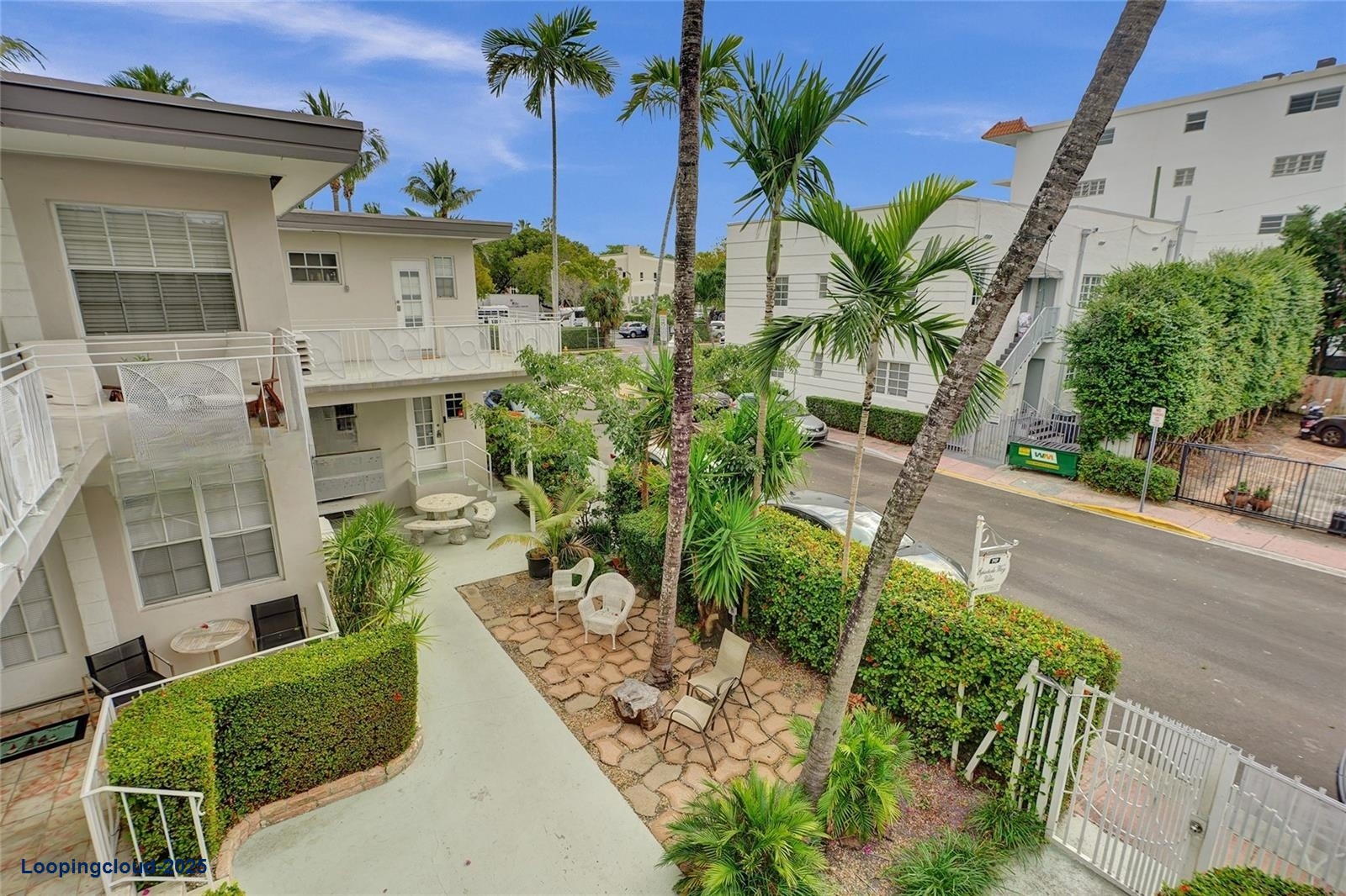 Stylish 1-Bedroom Hideaway Steps from Espanola Way & Flamingo Park