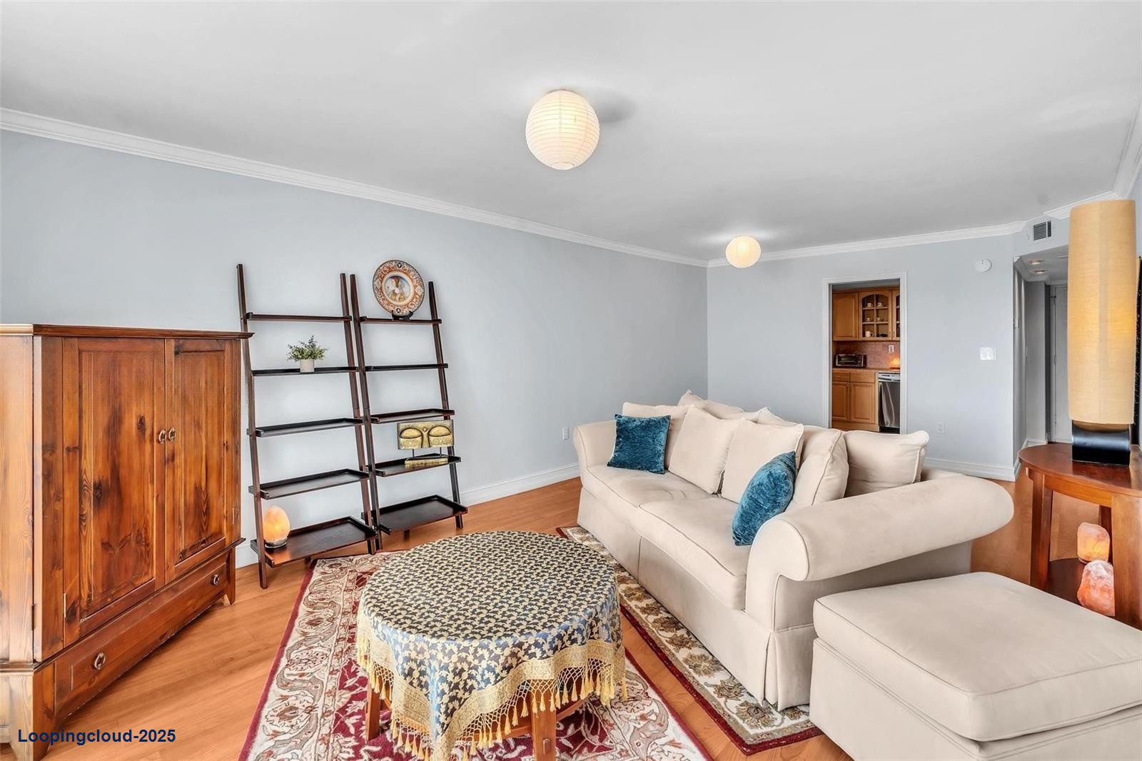 Stylish 1-Bedroom Retreat with Den/Home Office & Breathtaking Views