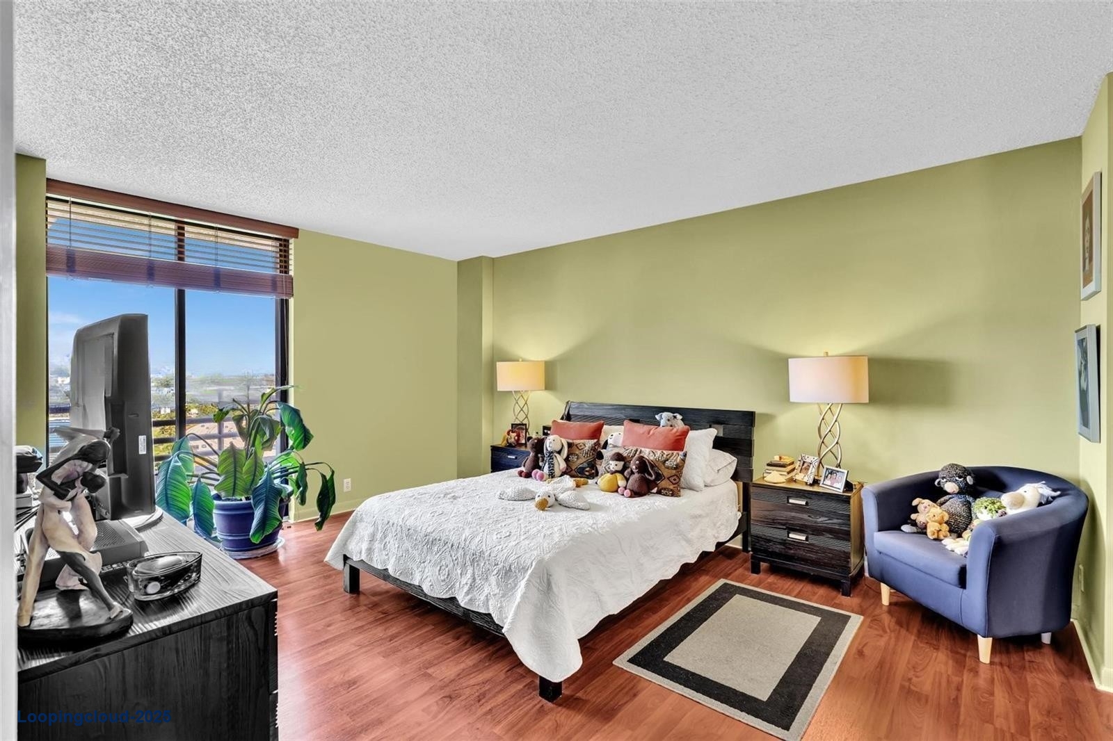 Owner Motivated! Lower Penthouse with Million-Dollar Views