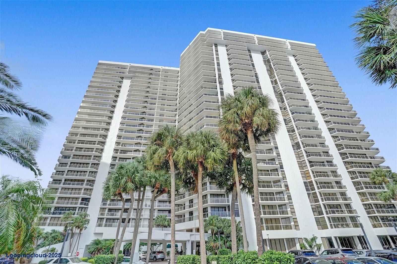 Stunning 2-Bed Condo with Ocean & Intracoastal Views in Aventura