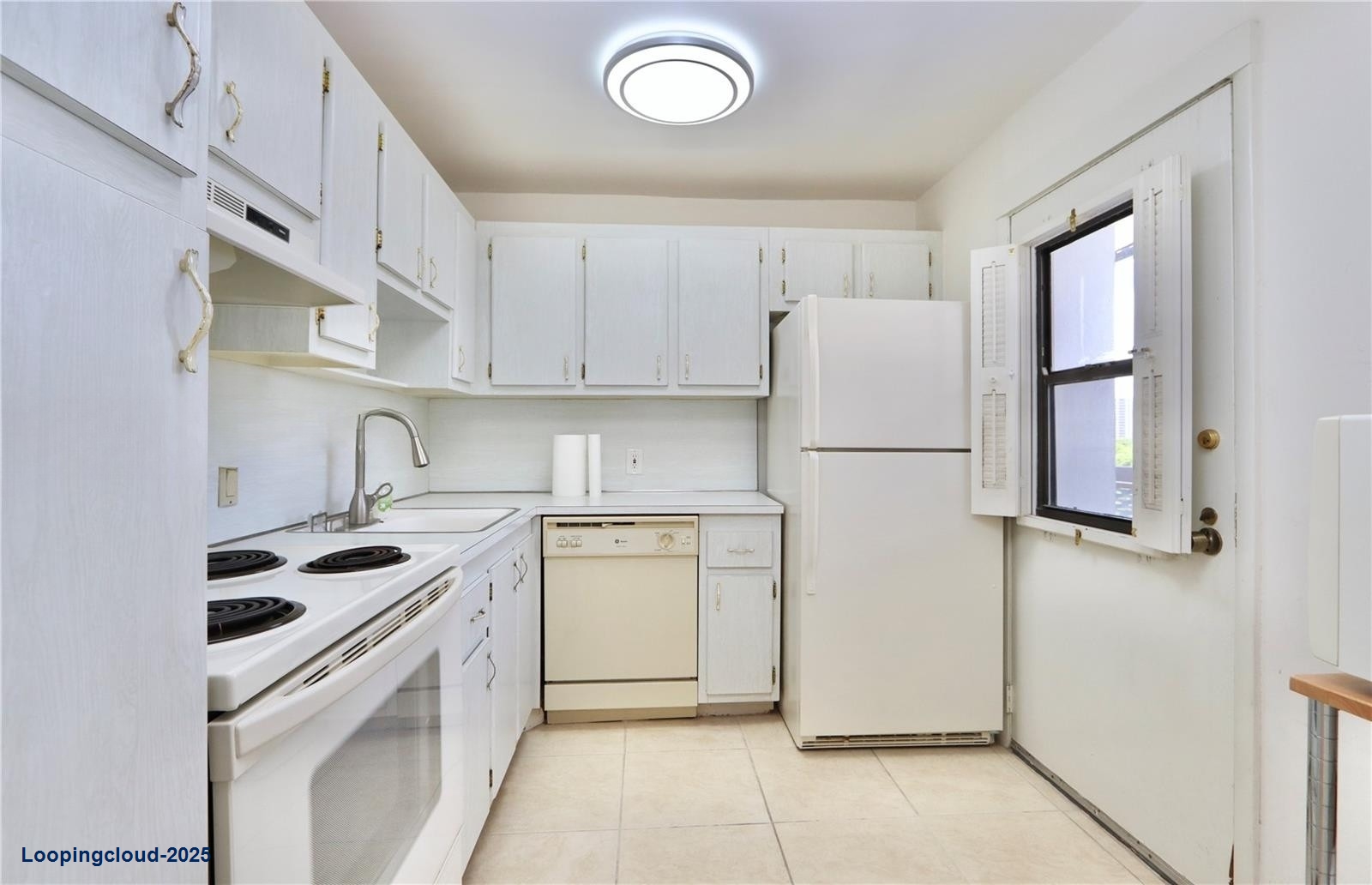 Heart of Aventura: Updated 2-Bed Condo with Resort Amenities