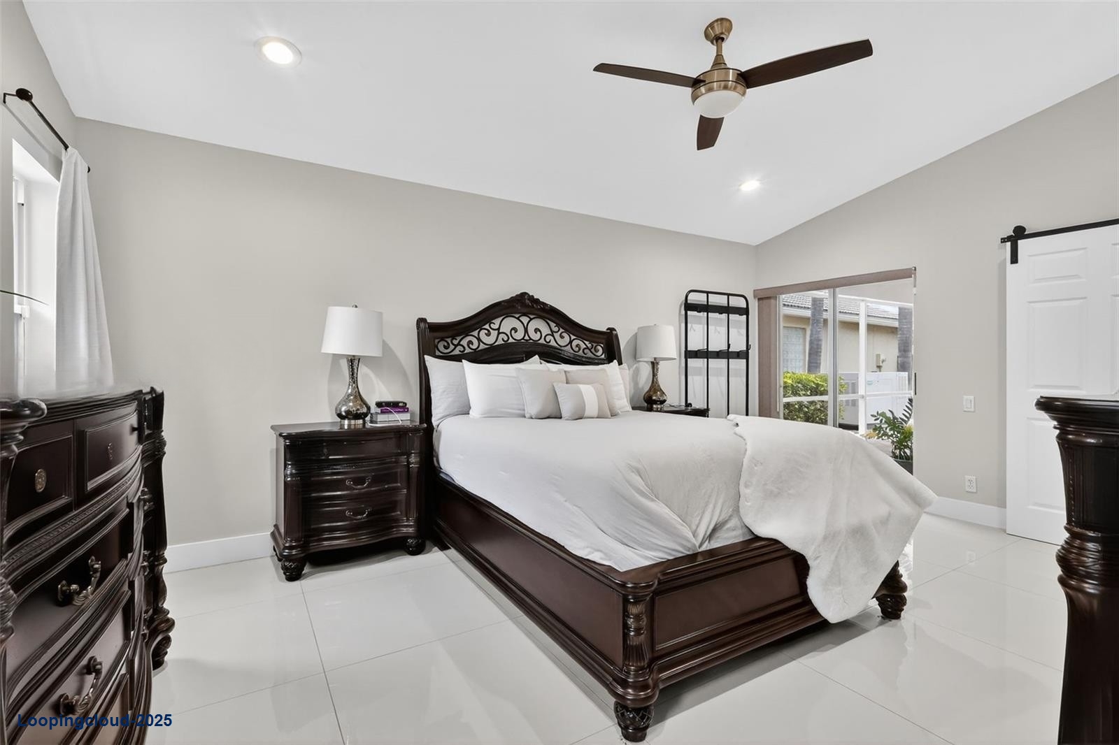 Lakeridge Greens Gem: Courtyard Home with Flexible 3rd Bedroom