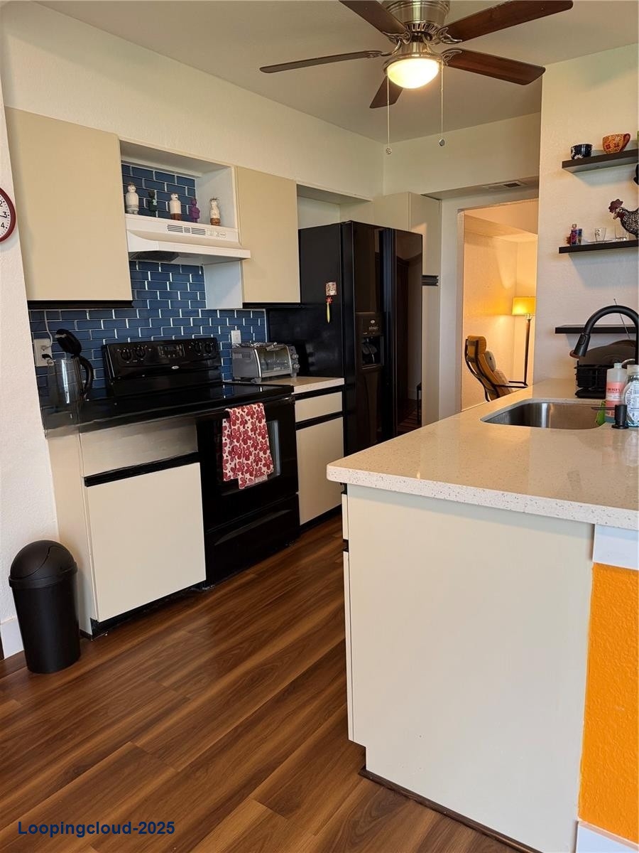 Spacious Penthouse Retreat with Roman Tub & Resort Amenities