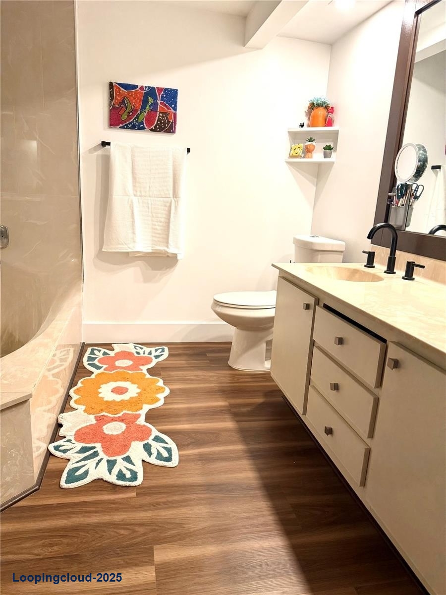 Spacious Penthouse Retreat with Roman Tub & Resort Amenities