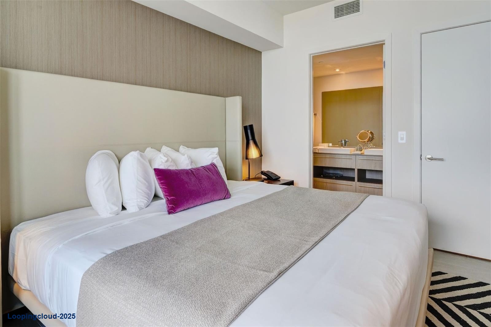 Bedroom Condo 702Feet2in Hollywood